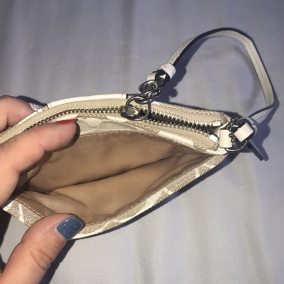 Coach wristlet - Picture 3 of 8